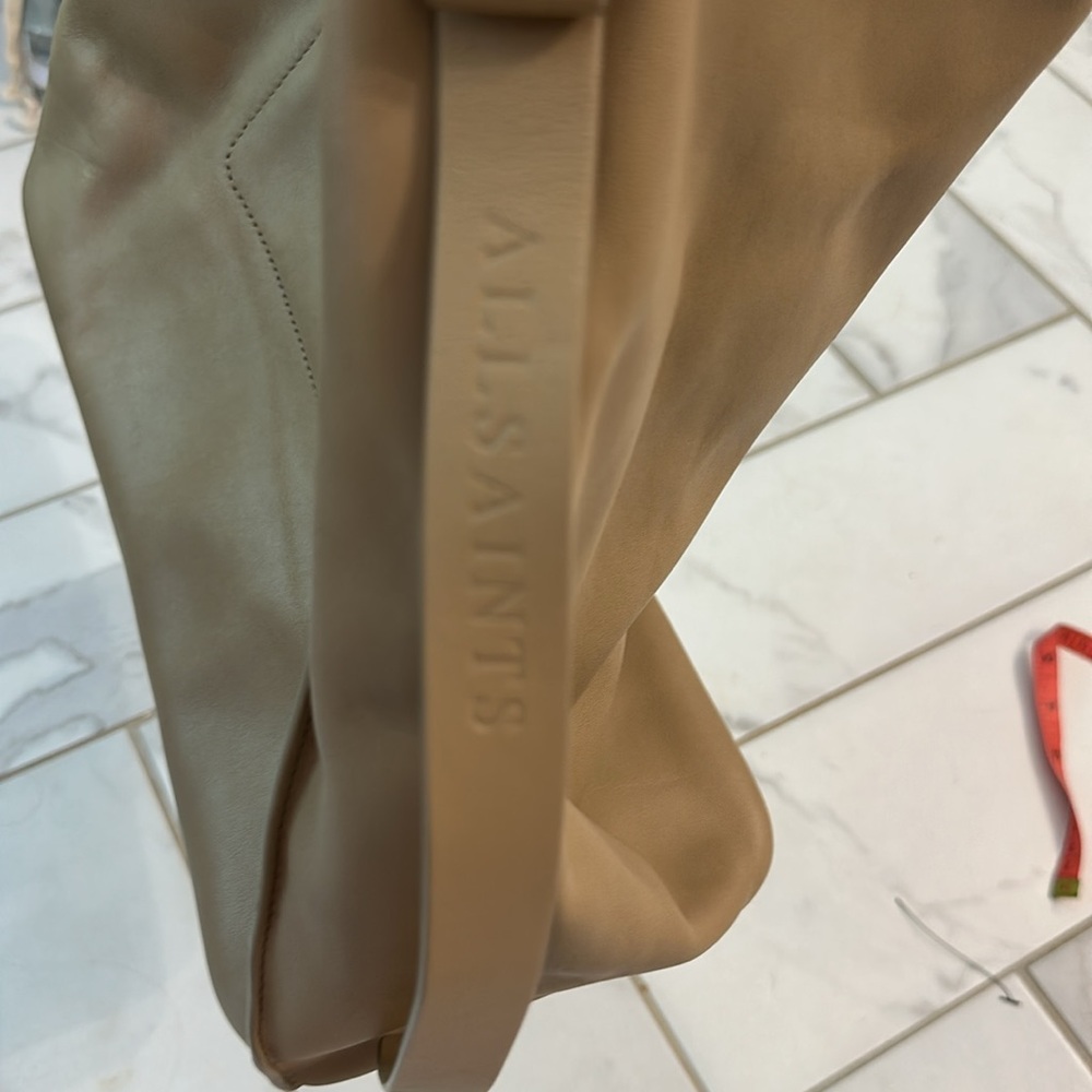 All Saints Elegant Tan Leather Tote Bag - Picture 3 of 8